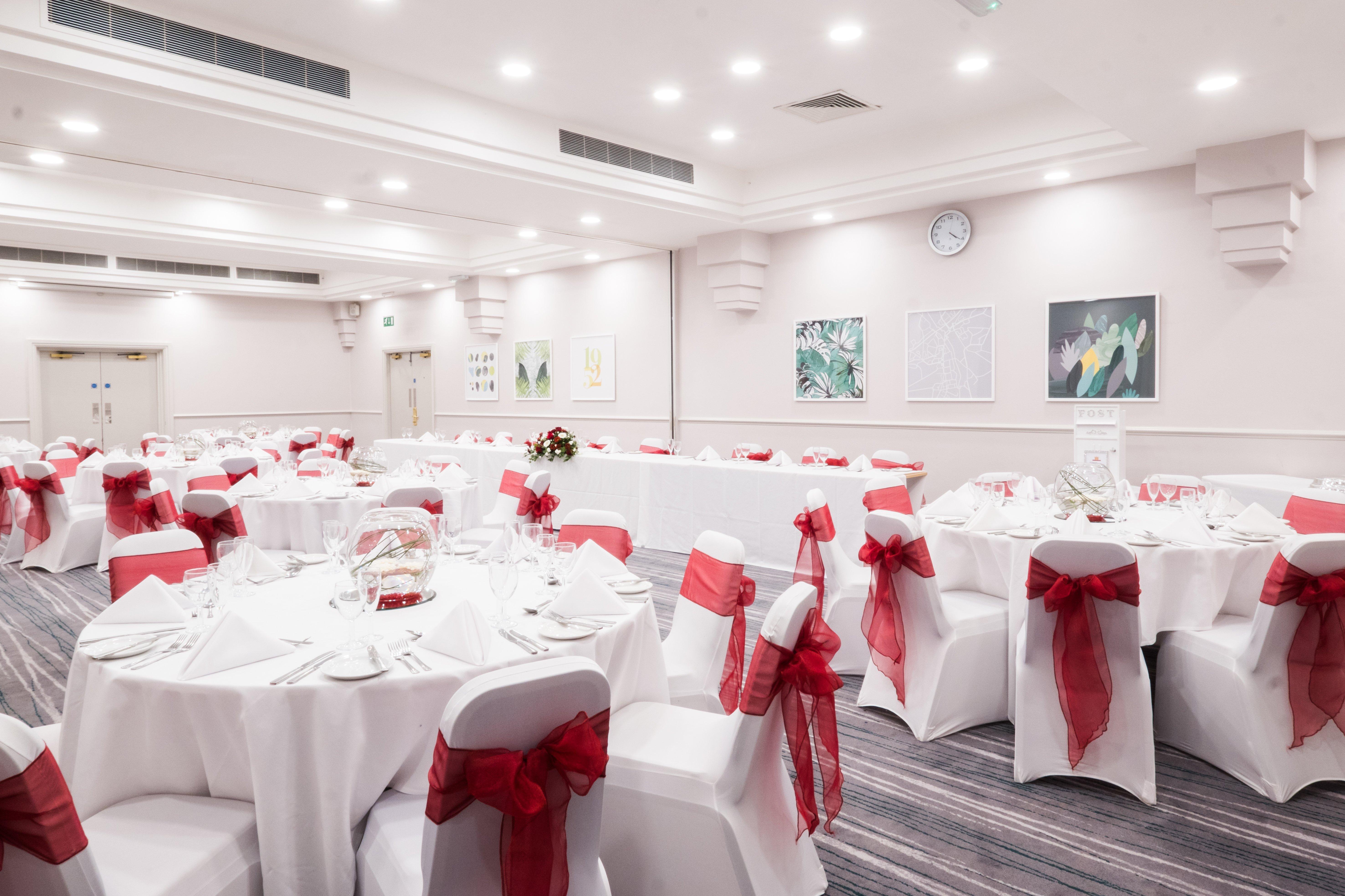 Holiday Inn Farnborough By Ihg Exterior photo