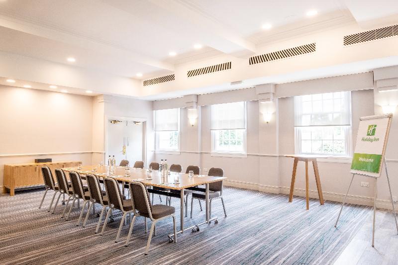 Holiday Inn Farnborough By Ihg Exterior photo