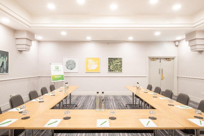 Holiday Inn Farnborough By Ihg Exterior photo